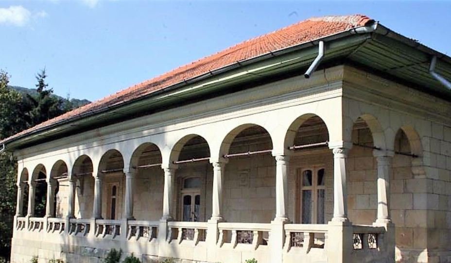 sursa:turismbuzau.ro, sospatrimoiun.ro Conacul Maican